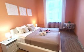 Spacious Old Town Family Peachy 2 Bedrooms Apartment, Nearby The Riga Presidential Castle